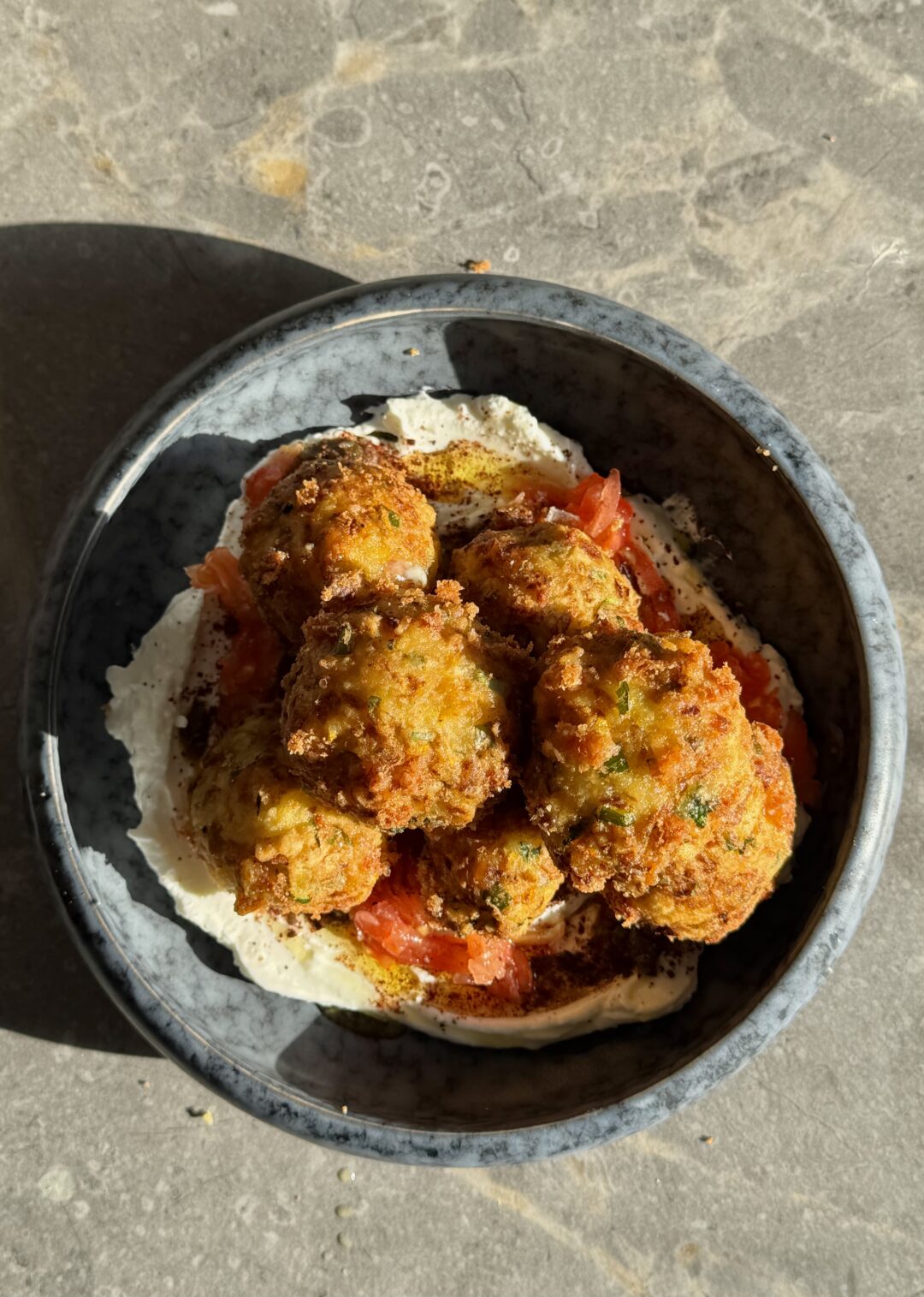כדורי זוקיני וגבינות מטוגנים
