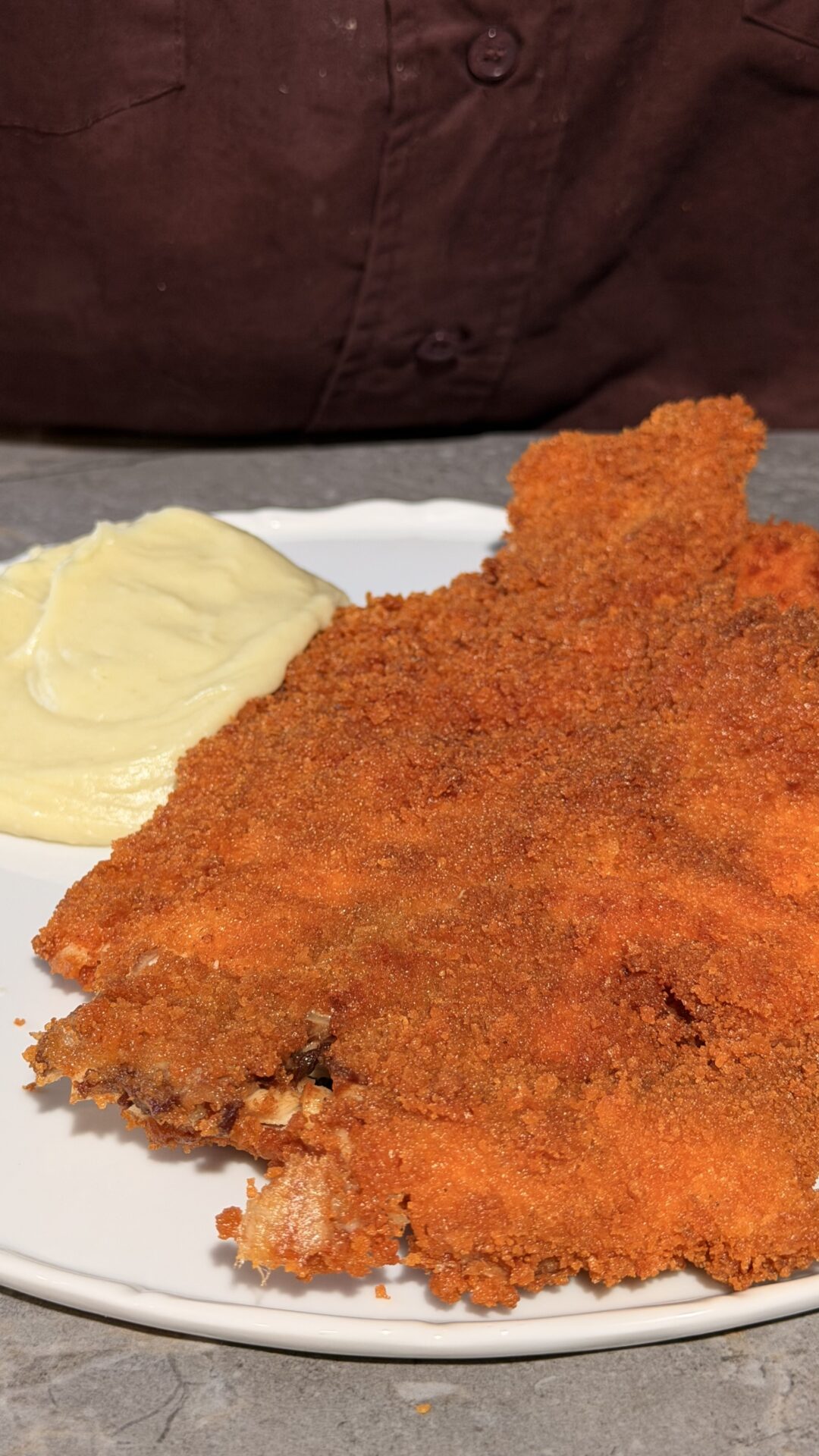 שניצל דג ענק עם פירה בטטה לבנה